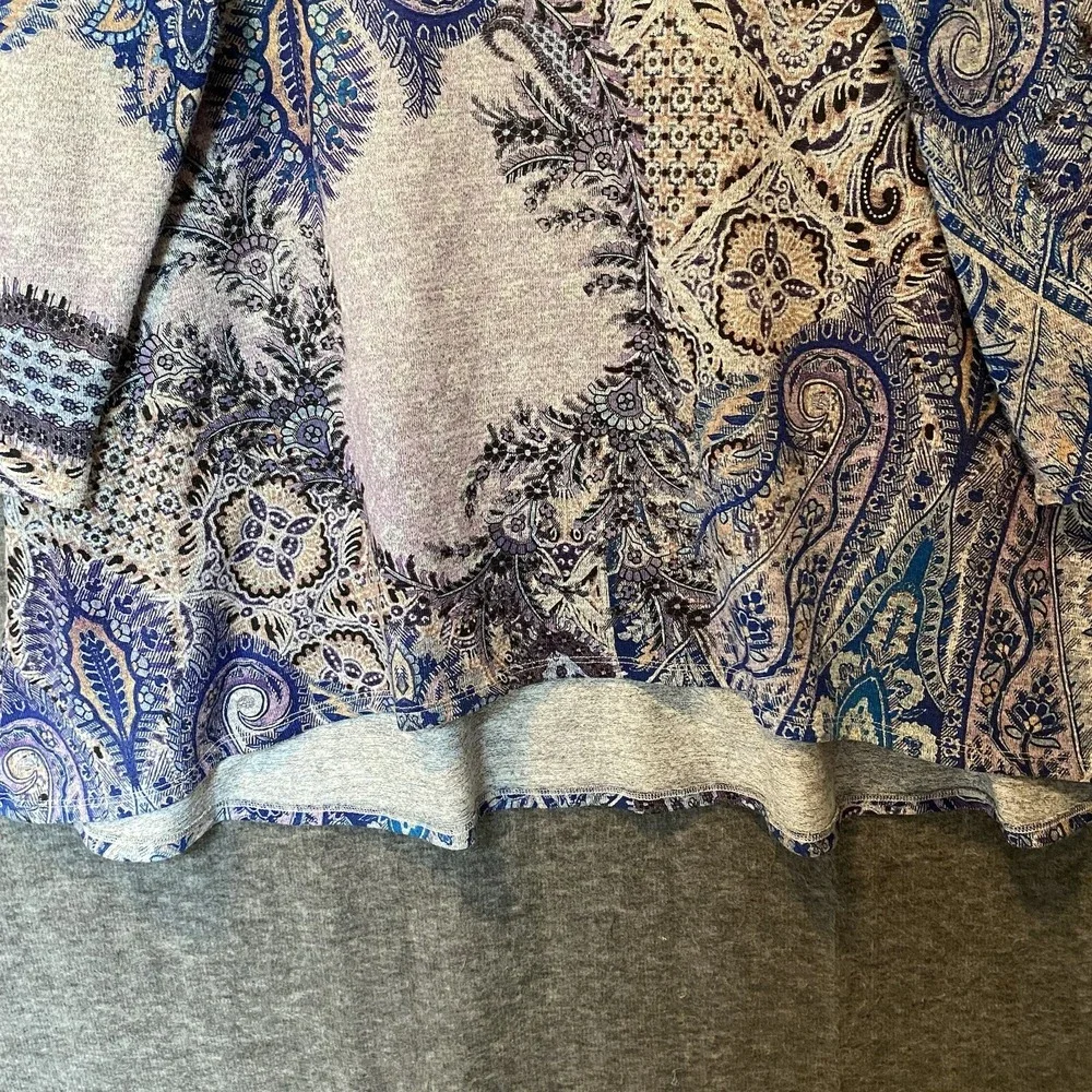 Chicos Sweater Womens 3 XL Paisley Hi Low Stretch Knit Top Tunic Button Cuff‎
